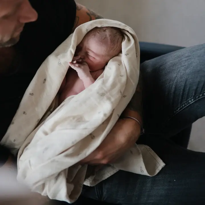 Thumbnail: Organic Cotton Muslin Swaddle Blanket Falling Stars