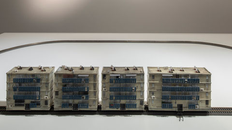 בניין רכבת קלוזאפ.jpg