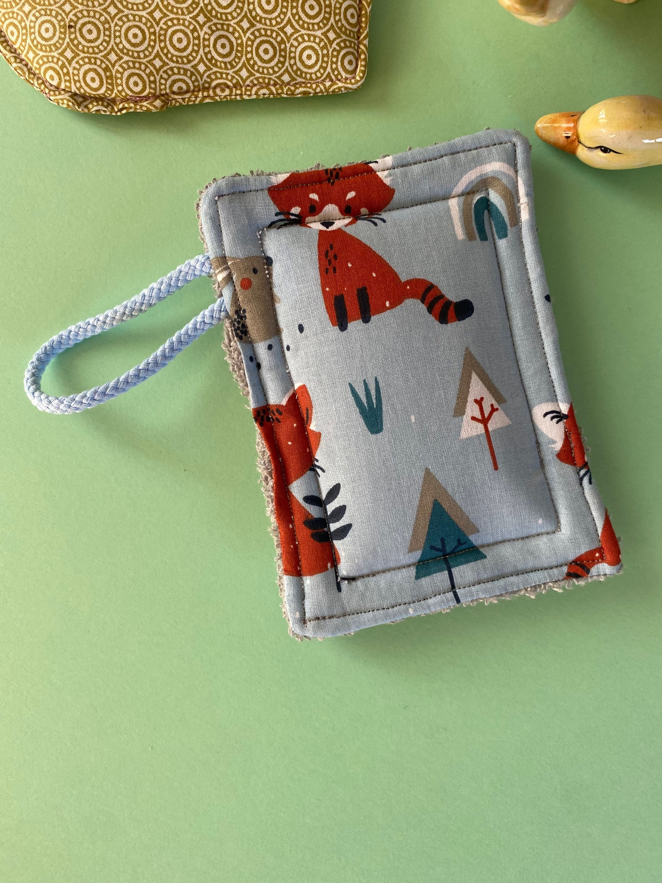 Éponge plate - Panda roux