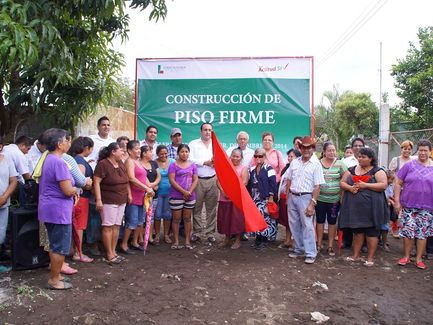 Inicia Ricardo Llamas la construcción de 40 pisos firmes