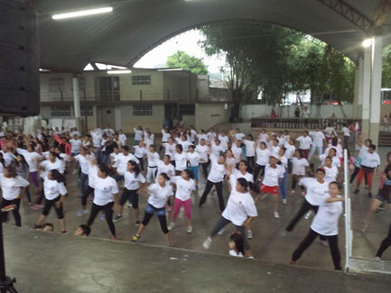Manos Catemaqueñas A.C realiza primer zumbaton en Catemaco en Pro del cáncer de mama