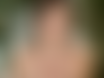 Hawaii bride with long curls framing he face