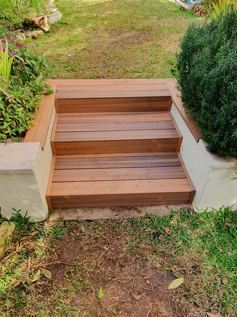 מדרגות טיק סינטטי