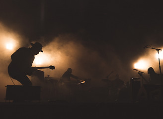 Silhouettes de la performance de concert
