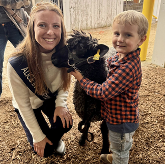 Sarah Hagenow, 78th Alice in Dairyland, with youth competitor at Wisconsin Sheep and Wool Festival.