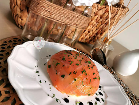 Dôme de saumon, œuf poché & crème d'avocat