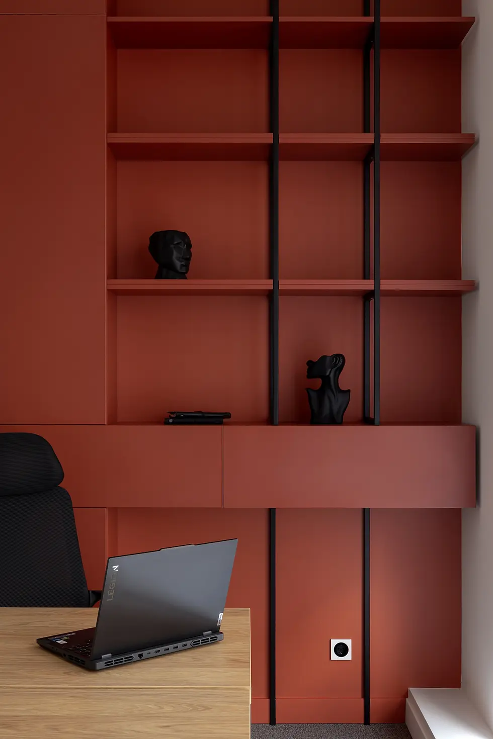 bob snail office 4.webp
