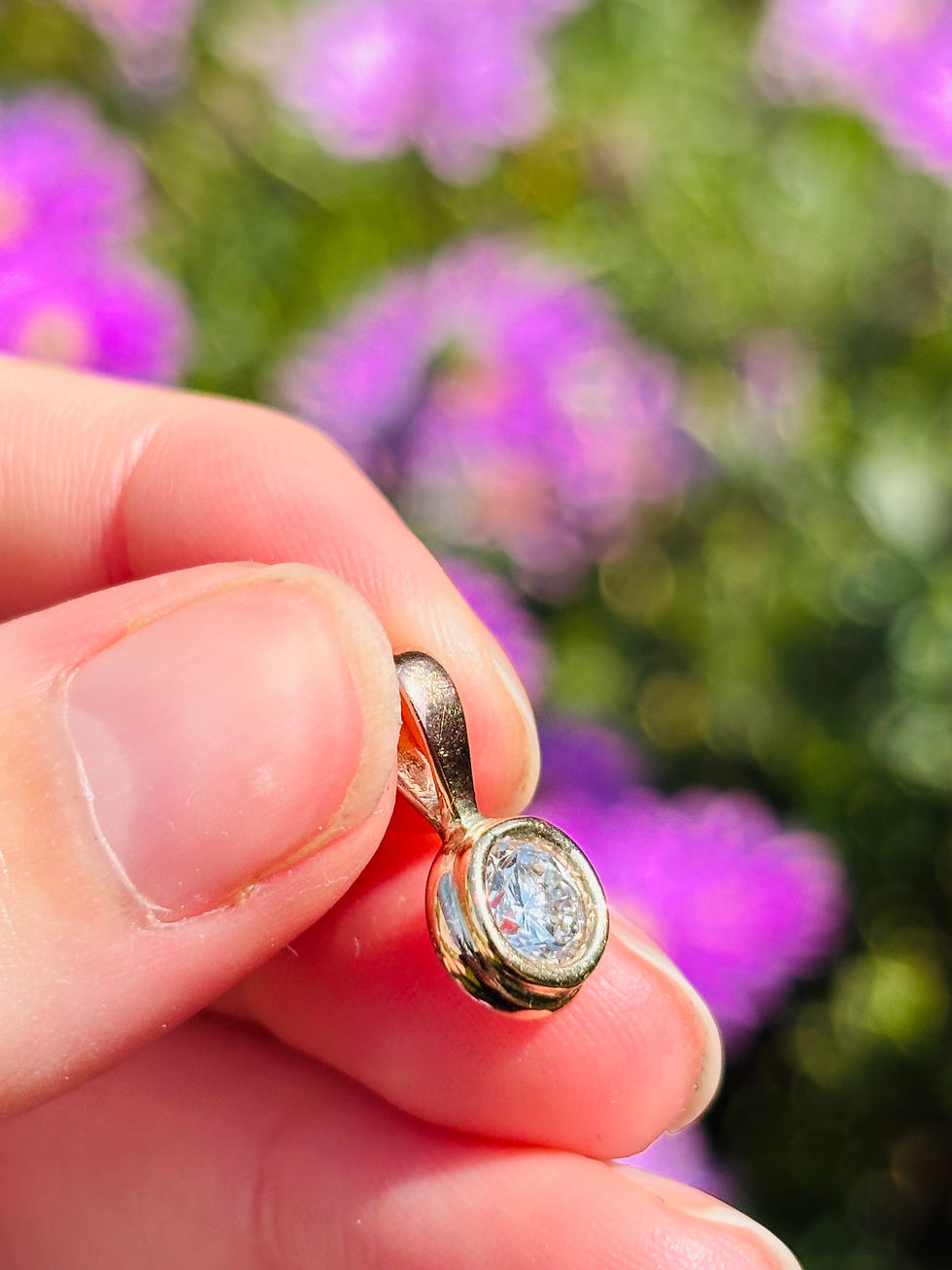Thumbnail: Antique 9ct rose gold inset with 0.9ct round brilliant cut diamond 