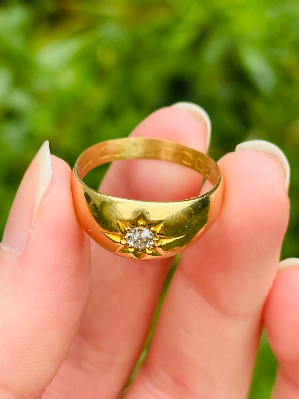 Thumbnail: Antique 18ct gold starburst diamond ring