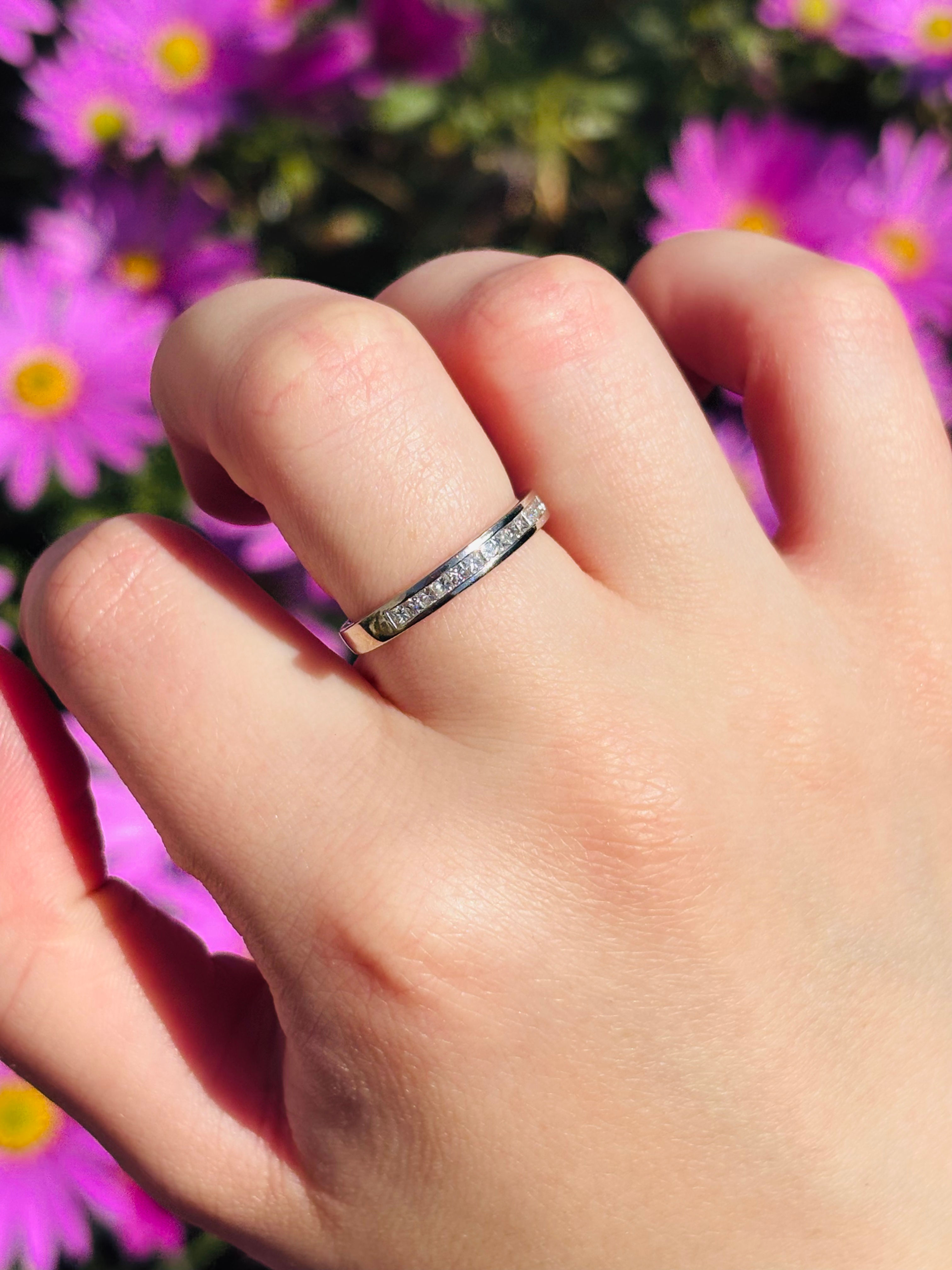 Vintage 9ct white gold half eternity ring