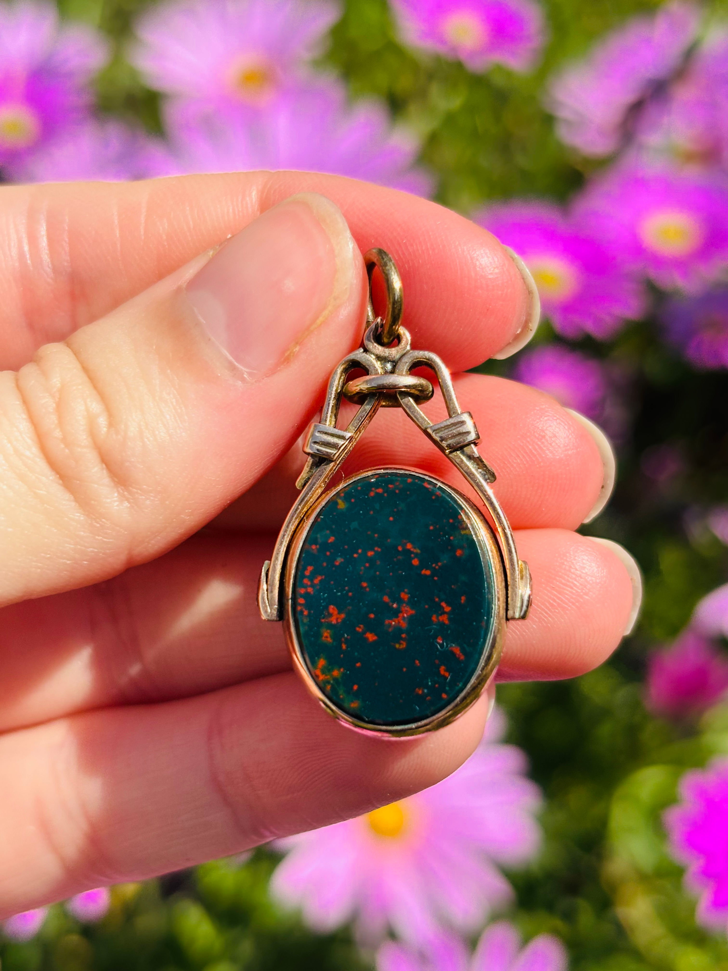 Antique 9ct carnelian and bloodstone fob 