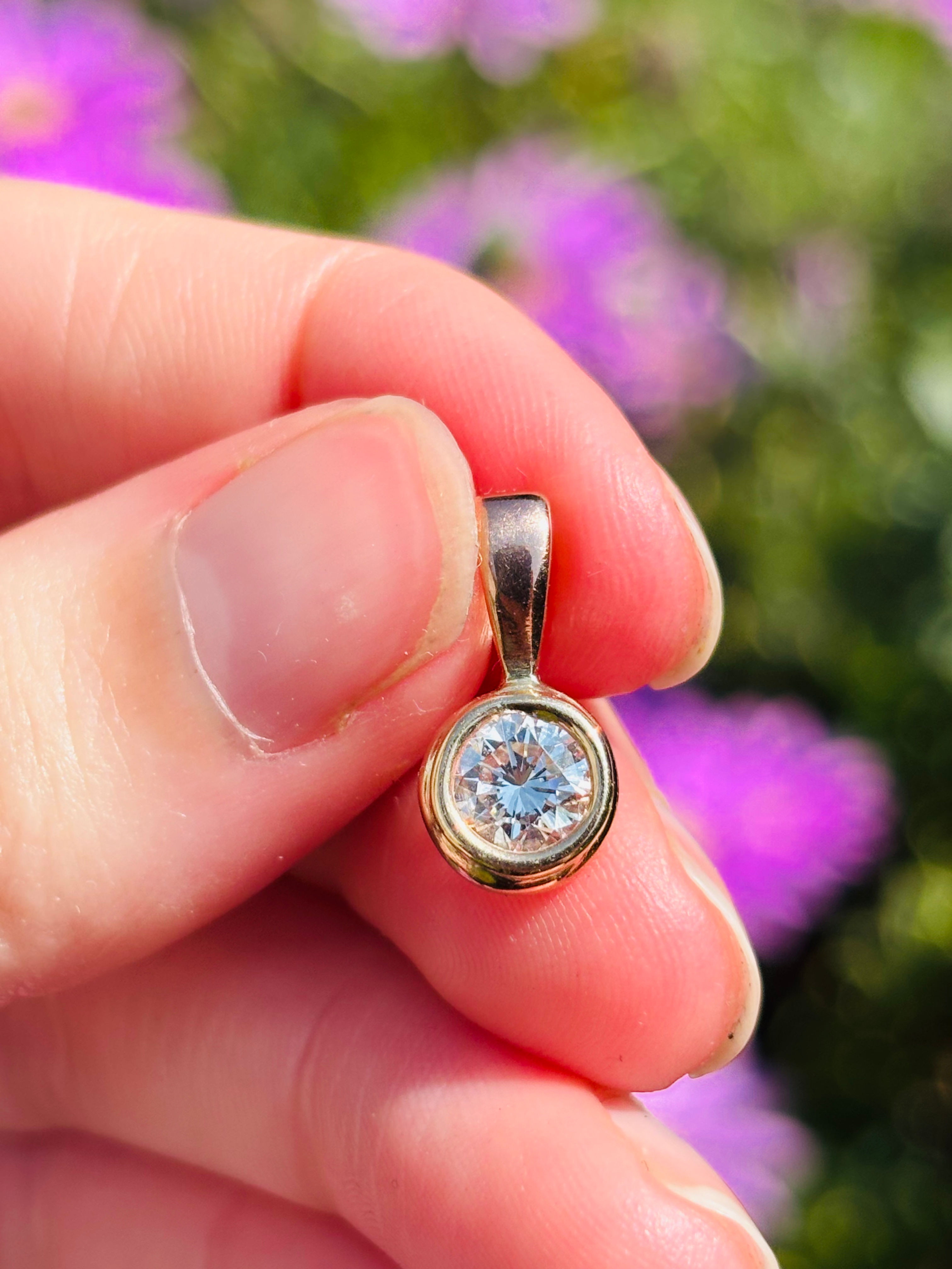 Antique 9ct rose gold inset with 0.9ct round brilliant cut diamond 