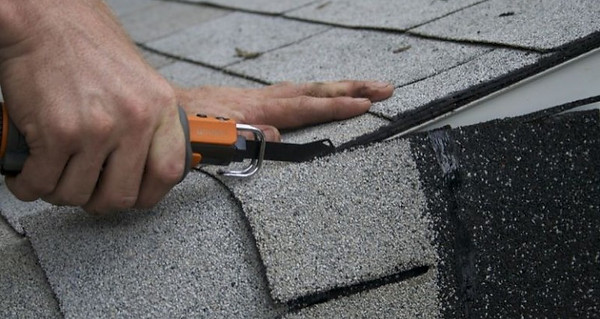 Ridgid-roofing-cutter-shingles-770x472.j