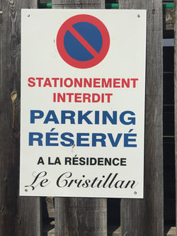 Parking réservé à la résidence