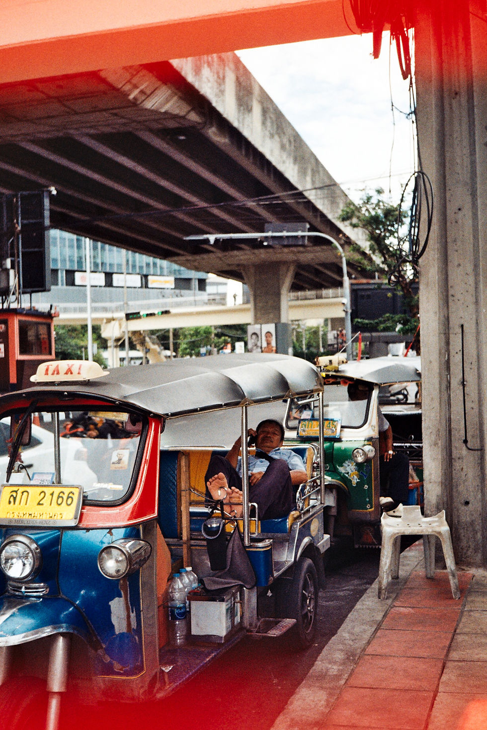 tuktuk dans bangkok photo argentique 35mm pendant mon voyage en thailande