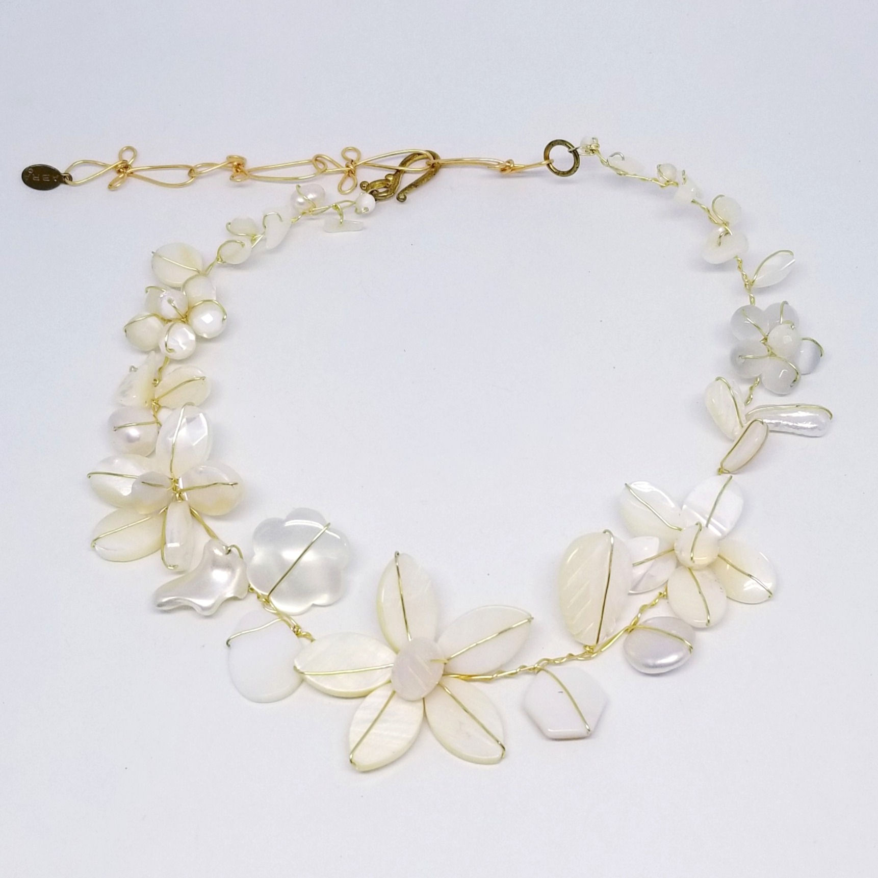 white pearl gem flower collar gw
