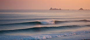 yuvalna_Soft_dawn_seascape_with_long_gla