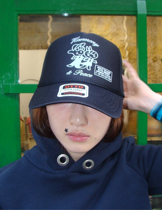 Ashley Williams / BLACK CAP / HARMONY & PEACE | CHICKS WEB