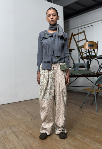 OPEN YY / SUEDE BUN FRINGE FLAT / KHAKI | CHICKS WEB