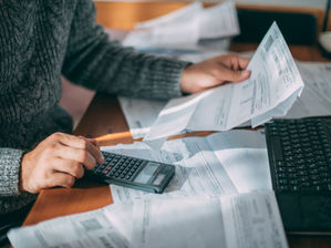 Le gouvernement a mis en place une procédure express pour récupérer les loyers impayés. Objectif : faciliter la vie des bailleurs… au risque de fragiliser encore un peu plus les locataires en difficulté