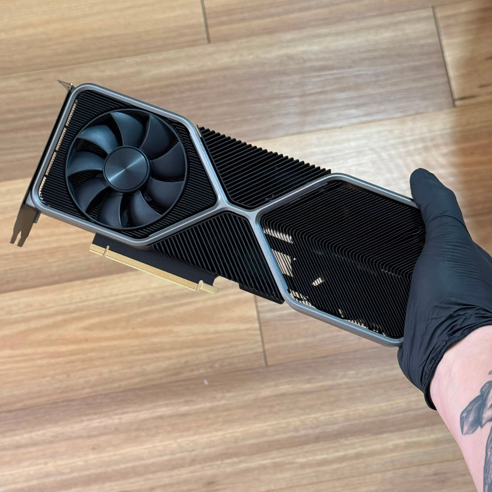 RTX 3080 FOUNDERS EDITION (DETALLES EN FOTOS)