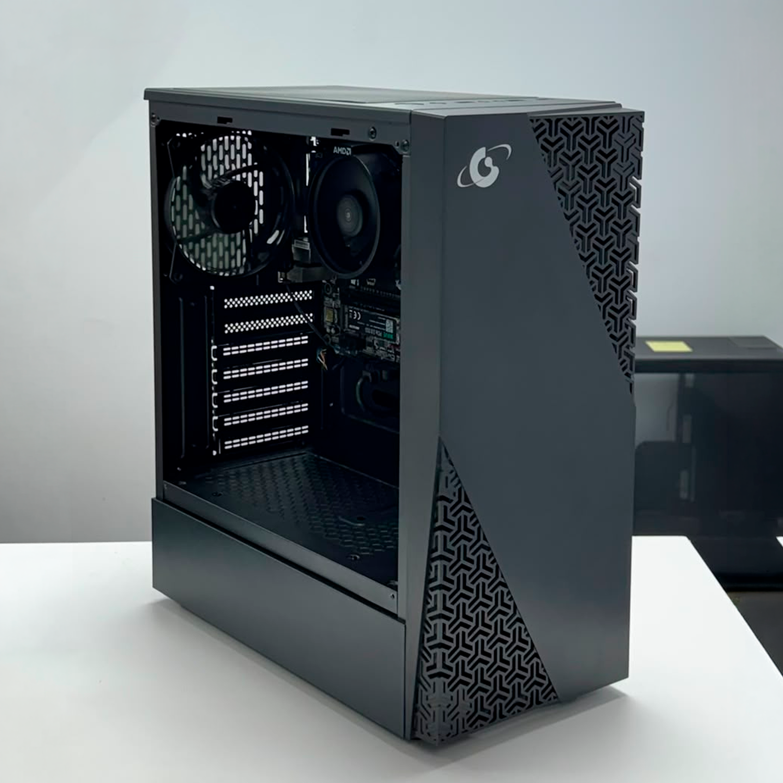 PC USADA - RYZEN 5 5600G + A520 + 16GB 2X8GB + 256GB M.2 + 600W + GR13