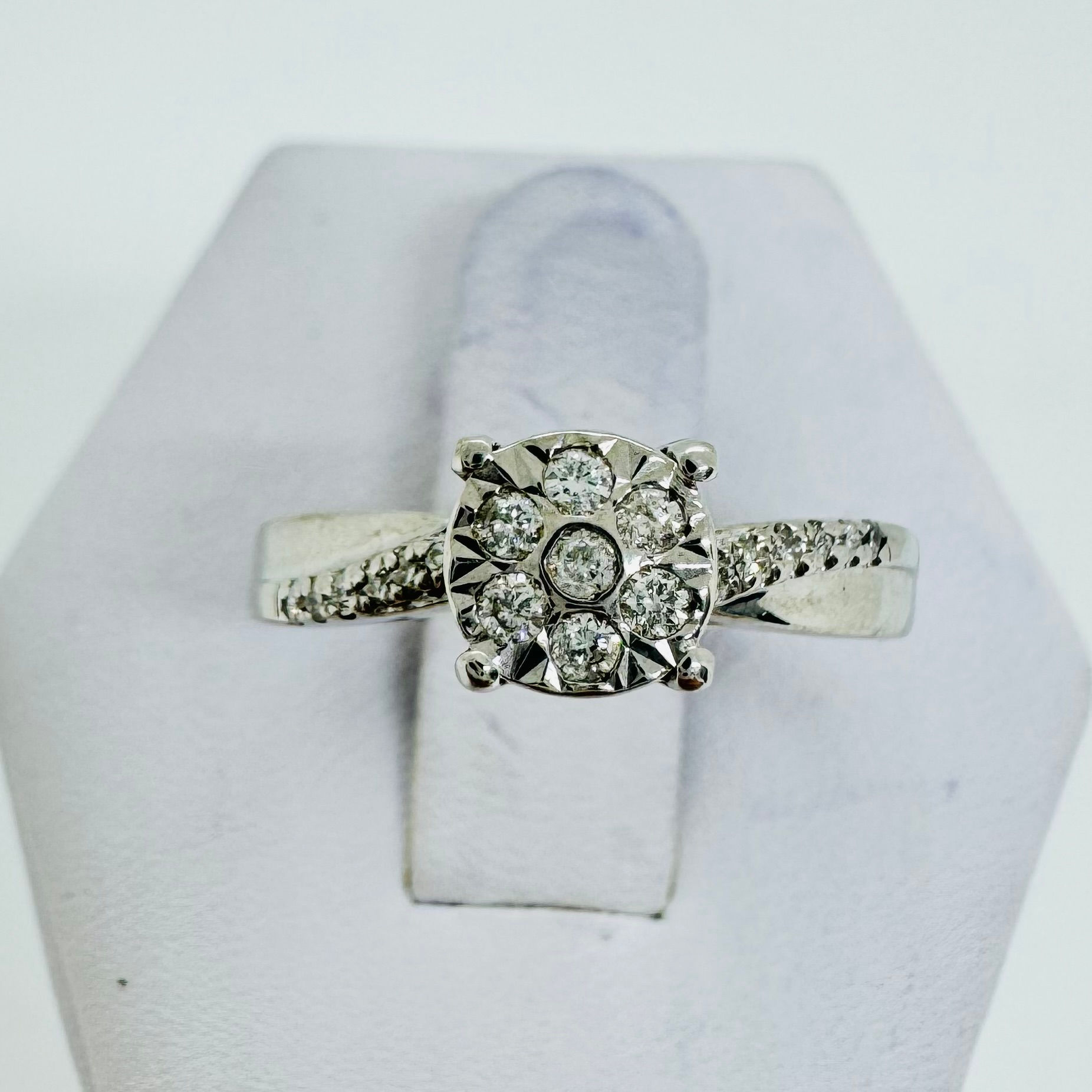 9ct diamonds  ring