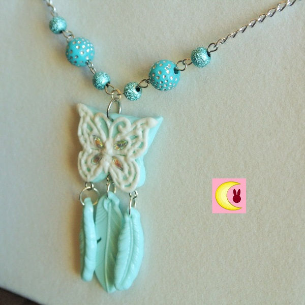 Thumbnail: collier butterfly catcher sur fond blanc uni de profil