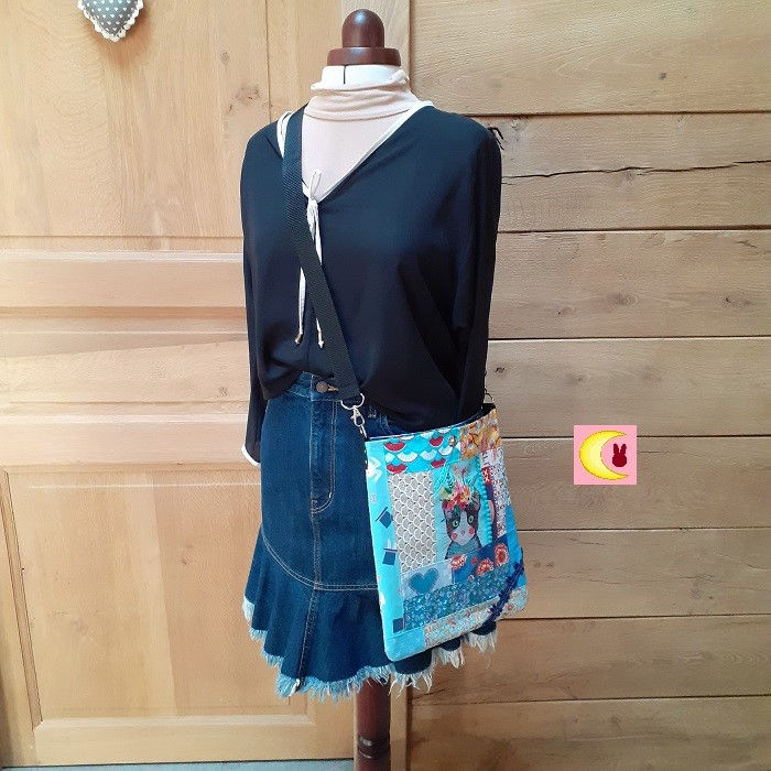 Thumbnail: sac grand modèle Malo Pat'chat sur mannequin