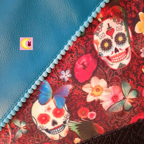 Thumbnail: zoom sur imprimé tissu velours skull tête de mort