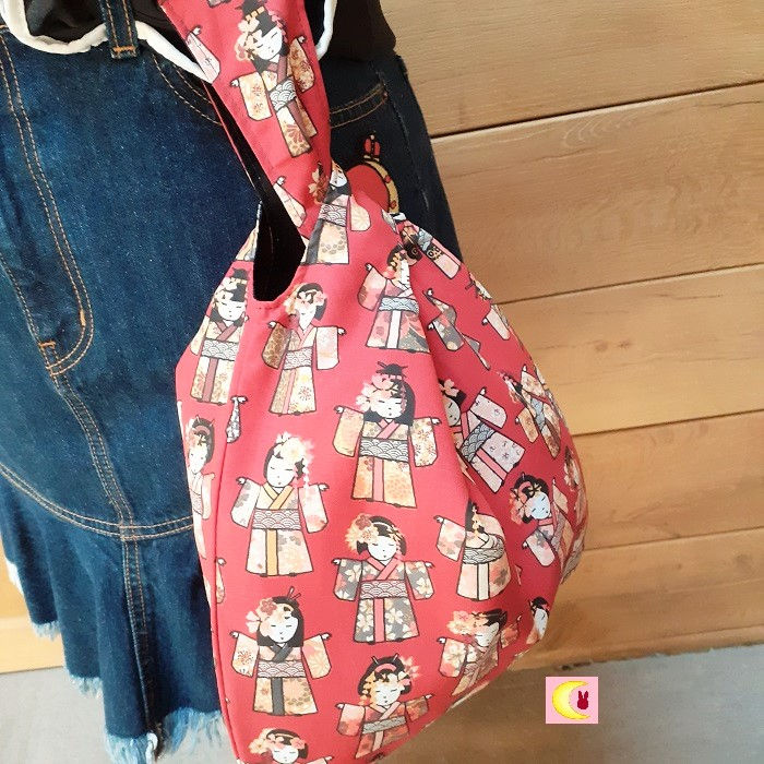 Thumbnail: sac totebag fait main japon en situation