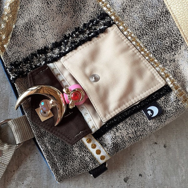 Thumbnail: Vue intérieure de la petite poche extérieure