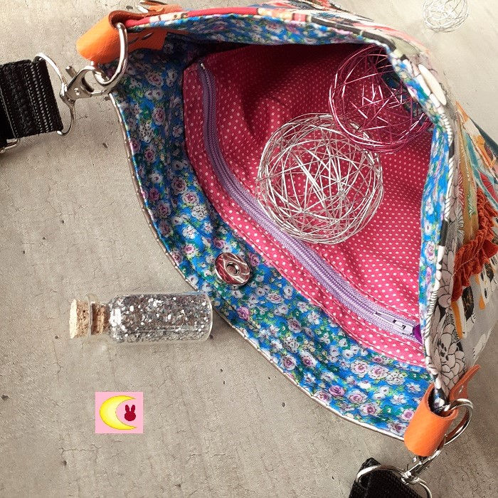 Thumbnail: vue intérieure sac modèle unique freya patch'dog