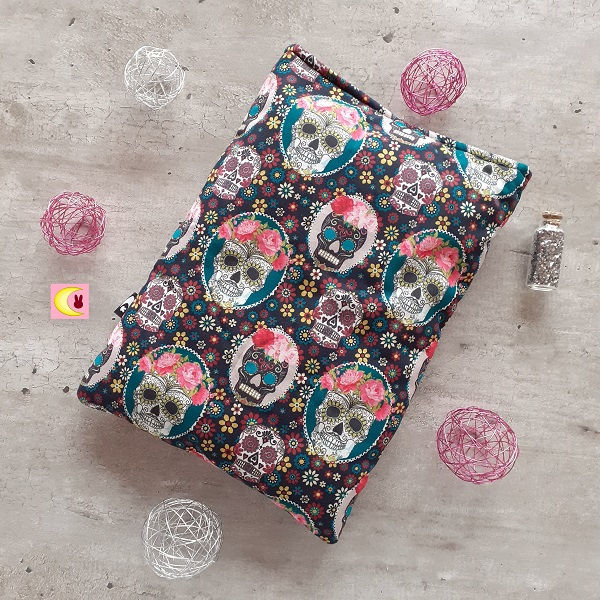 Thumbnail: Pochette à livres matelassée Dia de los Muertos Tête de mort Mexique