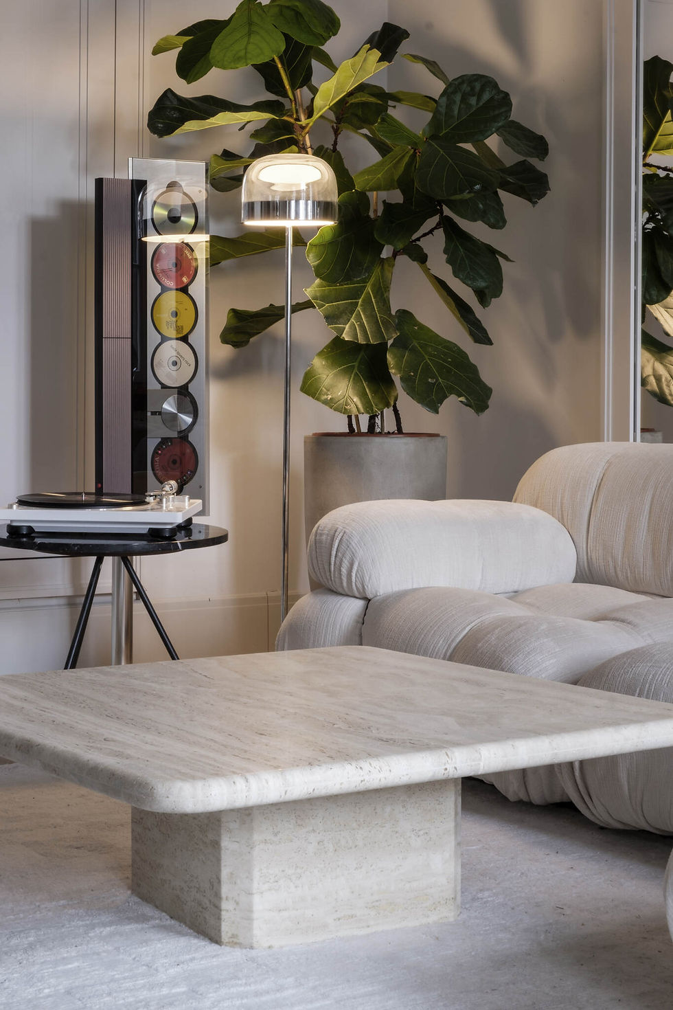 Ikona designu – sofa Camaleonda w jasnym kolorze, dopasowana do współczesnego wnętrza.