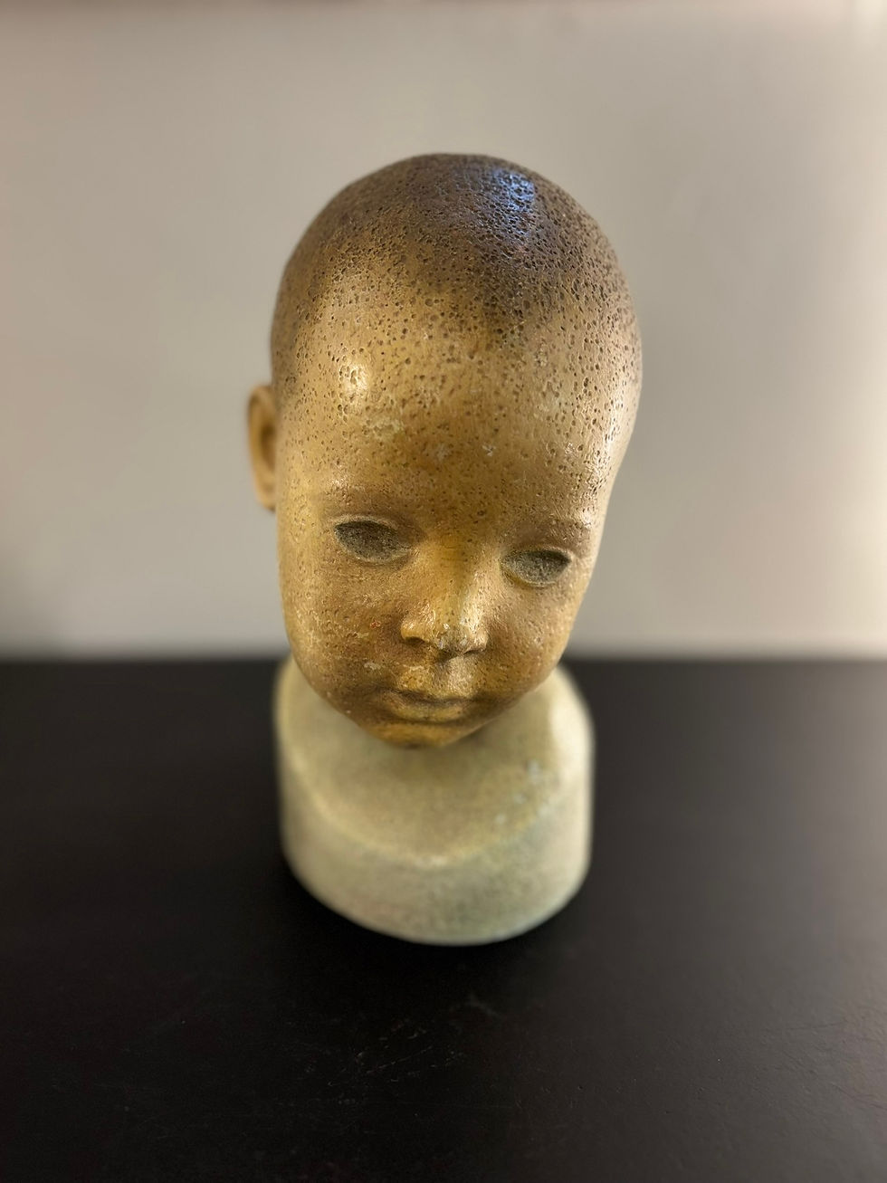 Sculpture buste tête de bébé