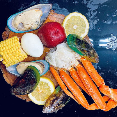 L) mussel (1/2lb) & snow crab (1 cluster) - 17.55