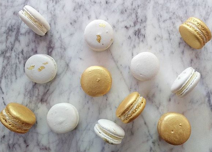 Add a touch of gold to your Friyay cos y