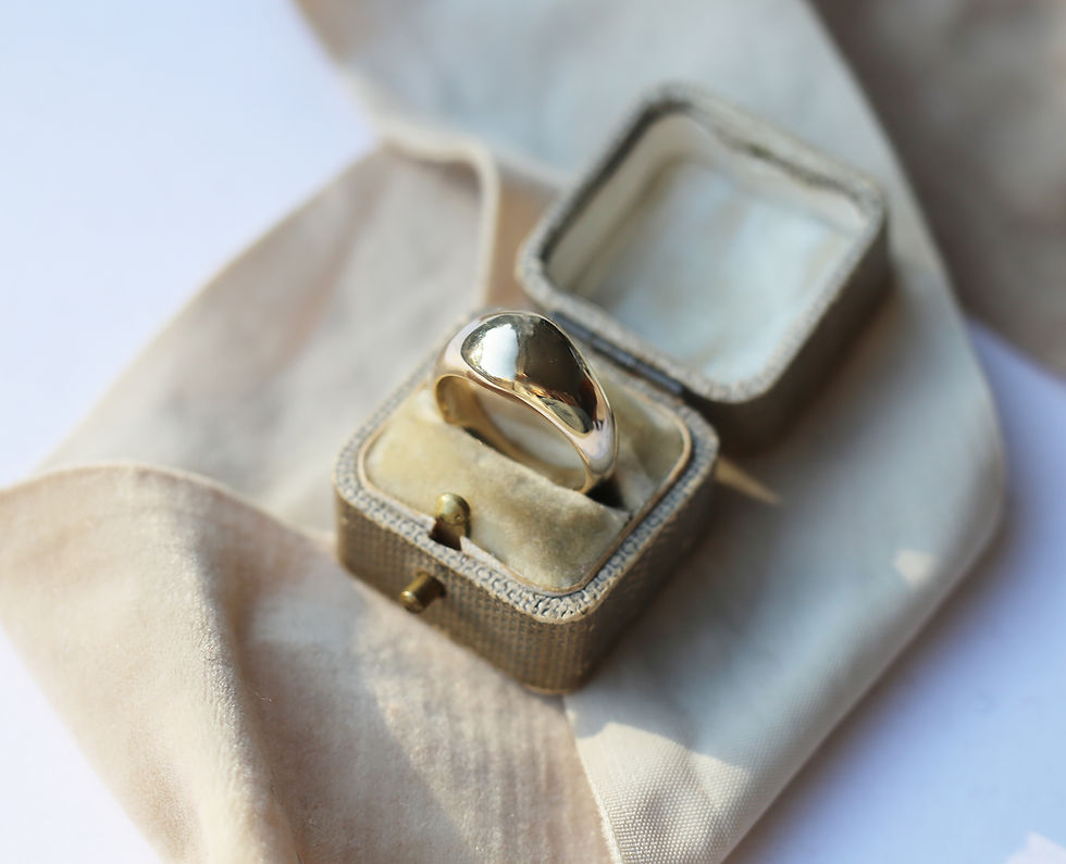 Thumbnail: A plain 9ct gold signet ring