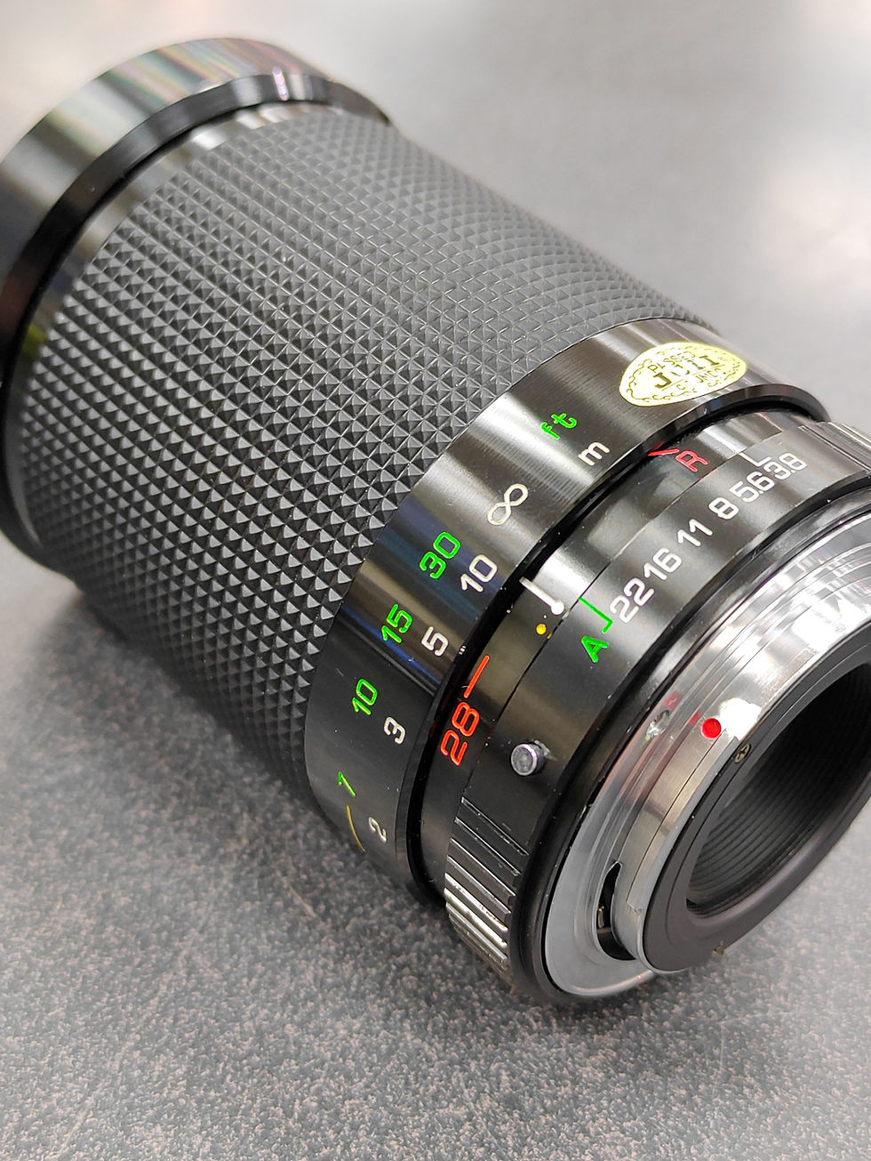 Suntop MC 28–135mm f/3.8–5.2 macro zoom lens with Canon FD breech-lock mount