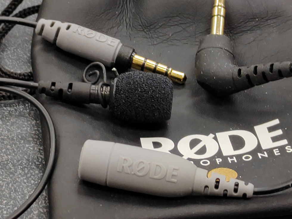 RØDE smartLav+ lavalier microphone with grey TRRS plug, clip, foam windscreen, carry pouch, and two 3.5 mm adapters