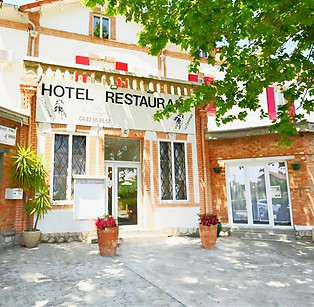 hotel restaurant.JPG