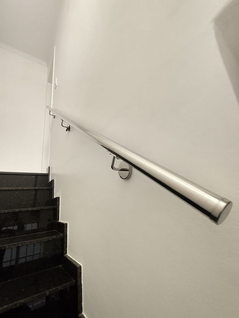 Miniatura: Corrimão de parede Inox Moderno