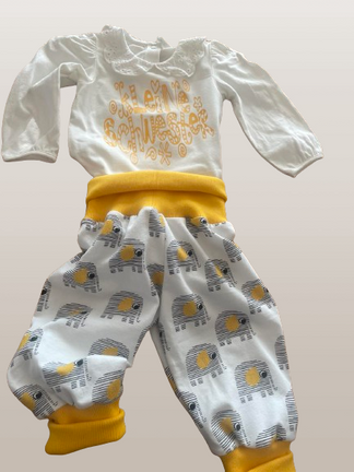 Ein Set mit Elefanten Motiv.