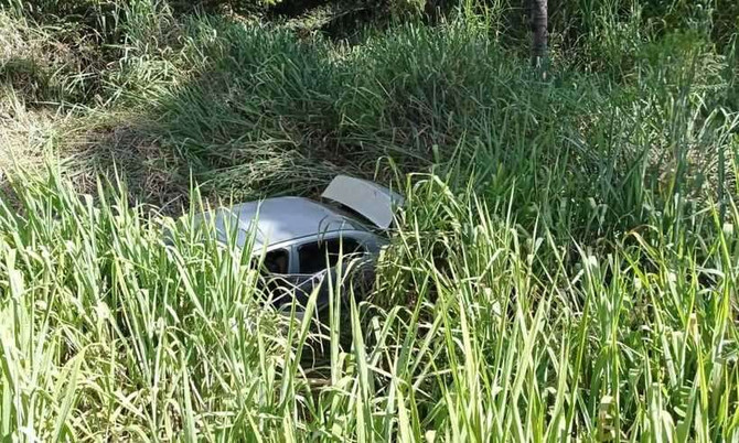 Carro capota na BR-352, em Pará de Minas, e uma pessoa morre
