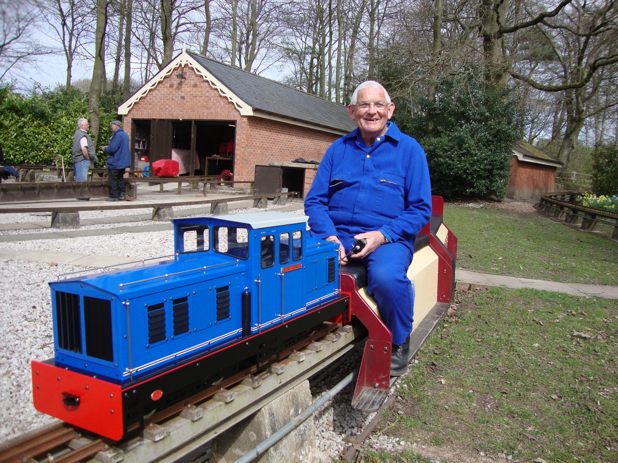 A 5 inch gauge Titan at work