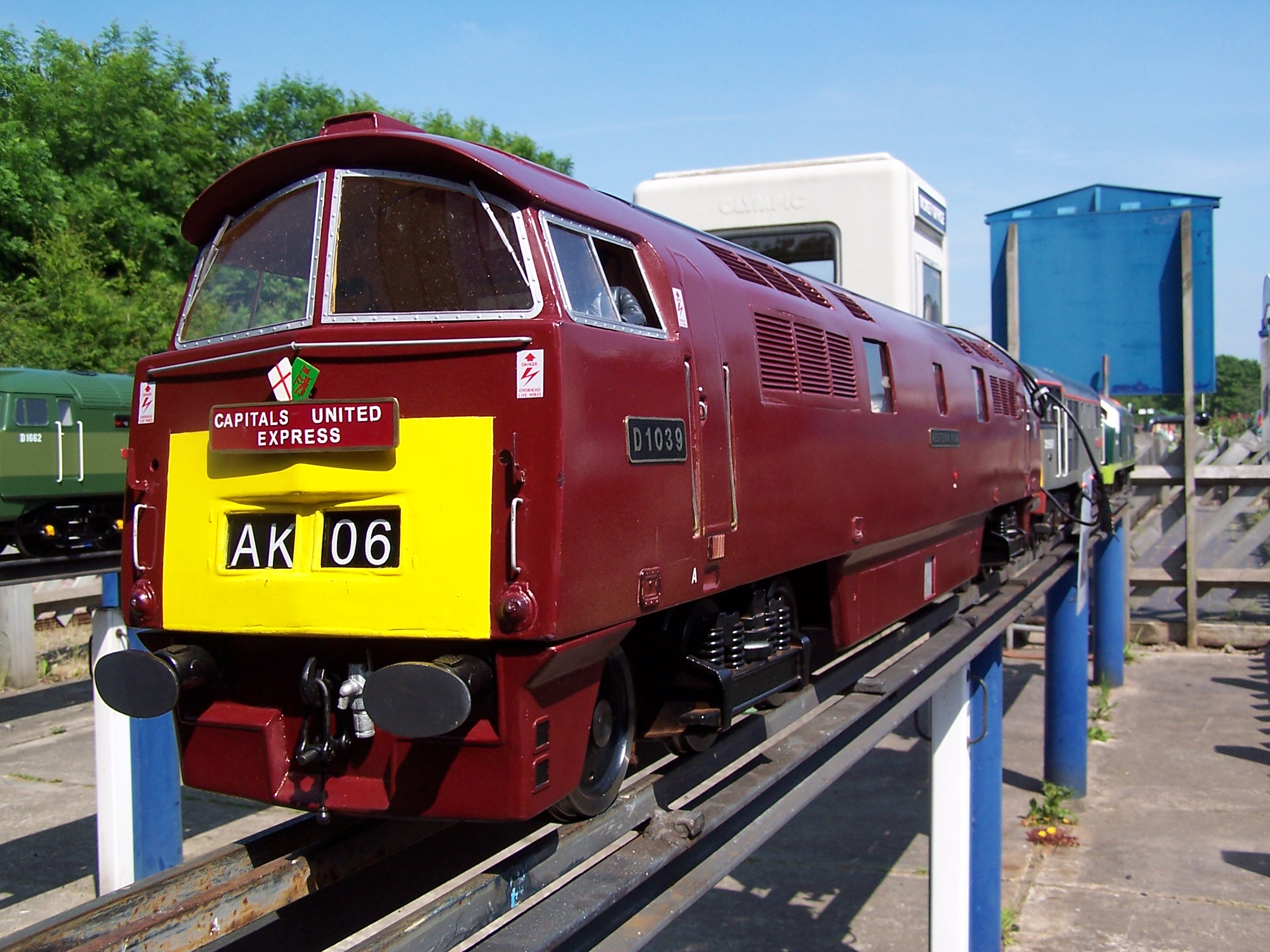 Maroon Western D1005 on raised track.