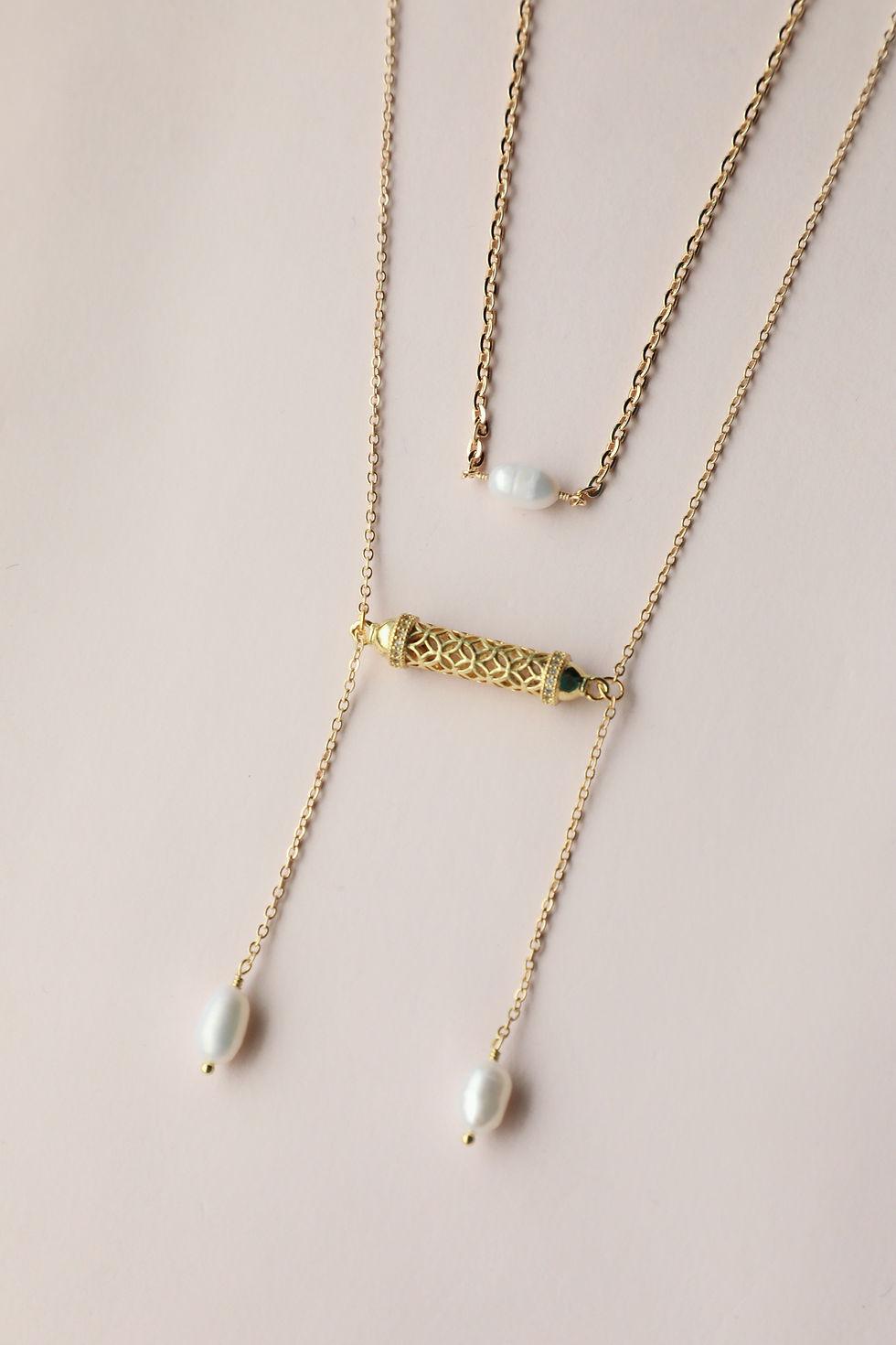 Thumbnail: Boitumar-Inspired Gold Necklace with Freshwater Pearls