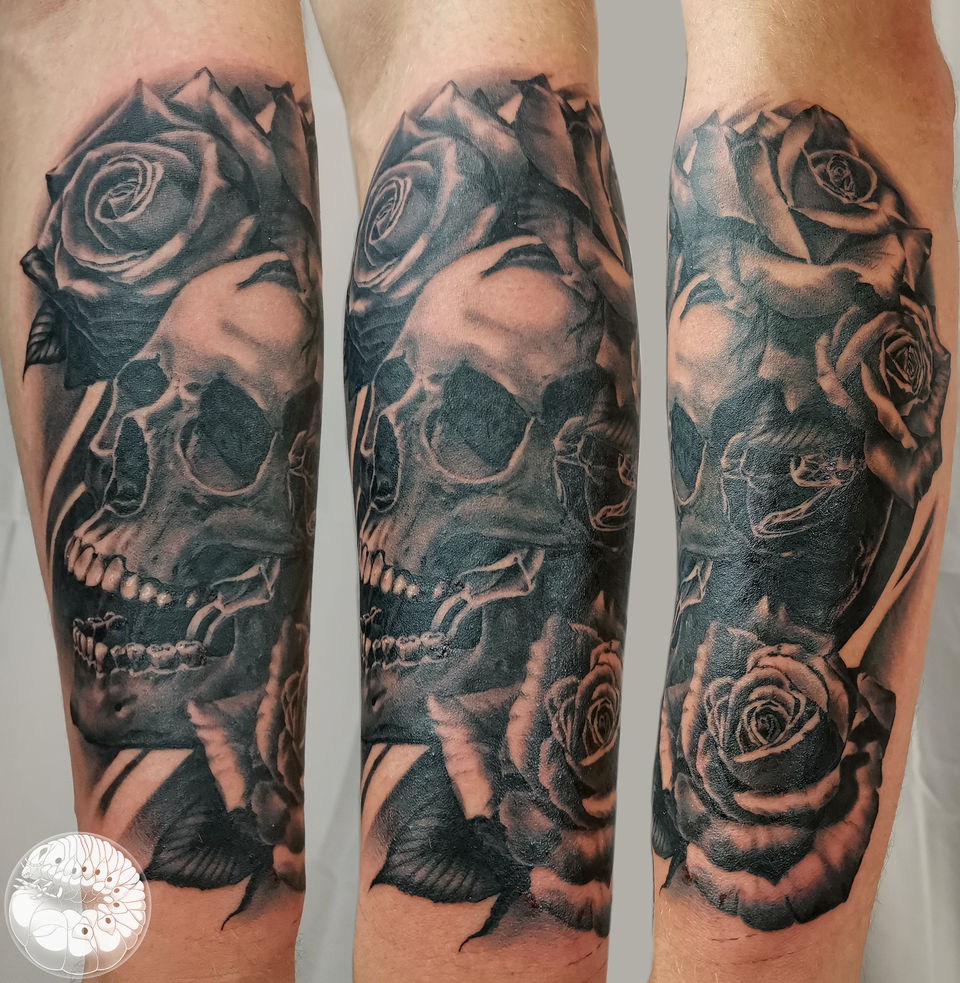 skull roses.jpg