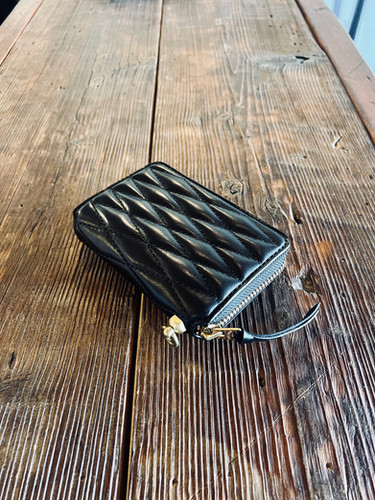 Round Zip Middle Wallet Type2 Diamond Stitch Black | satisfaction